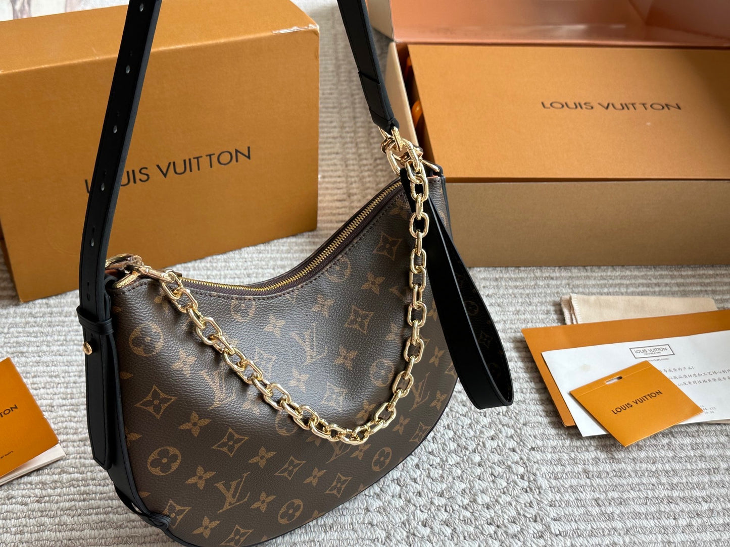 Handbag with chain