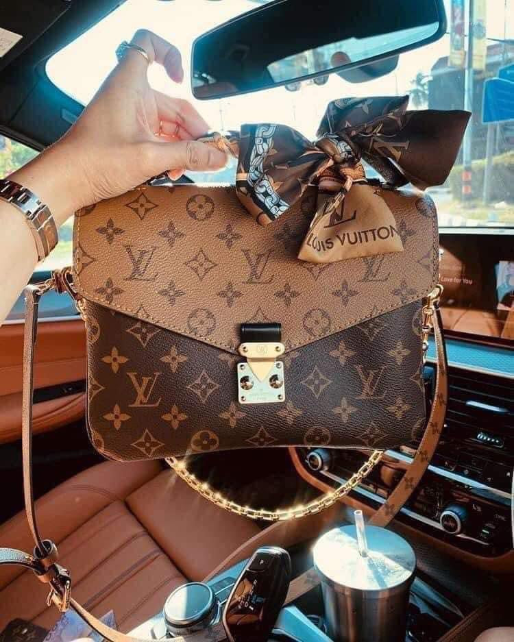 Crossbody w/Bow