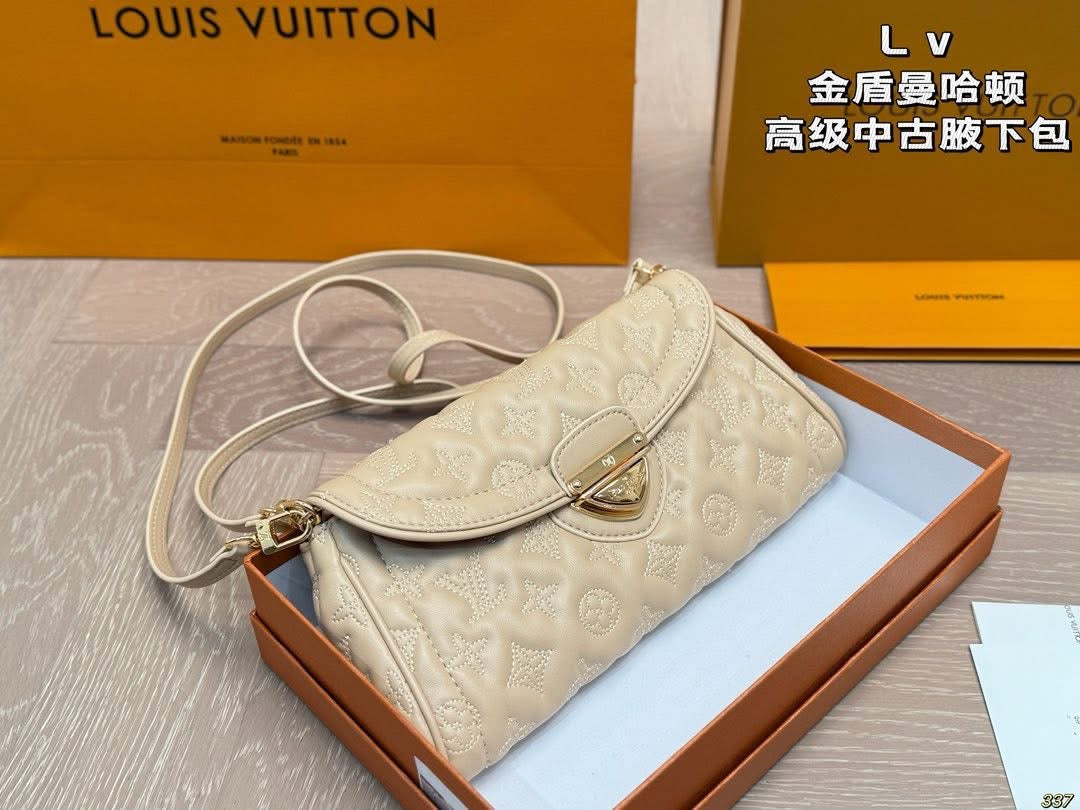 Puff Print Clutch
