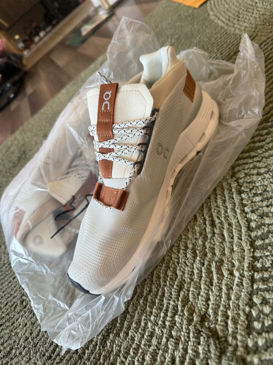 Nova OC Tan/White
