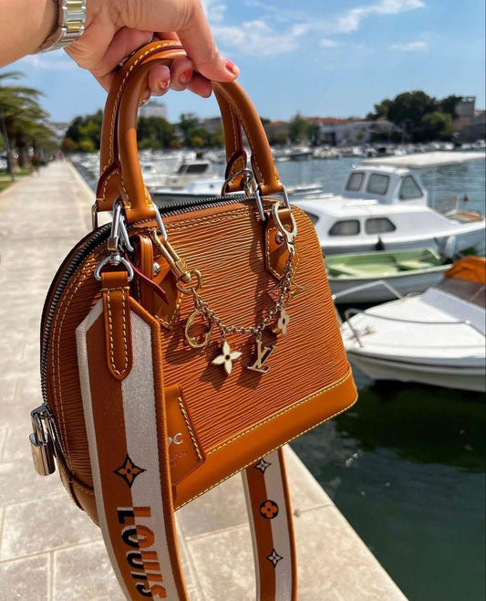 Handbag with Chain