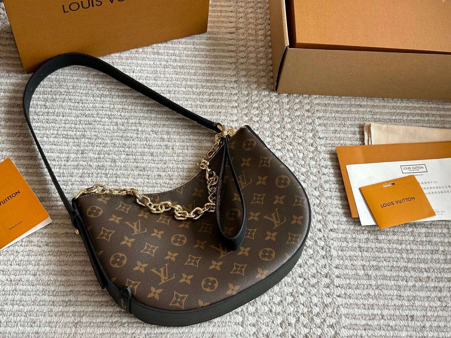 Handbag with chain
