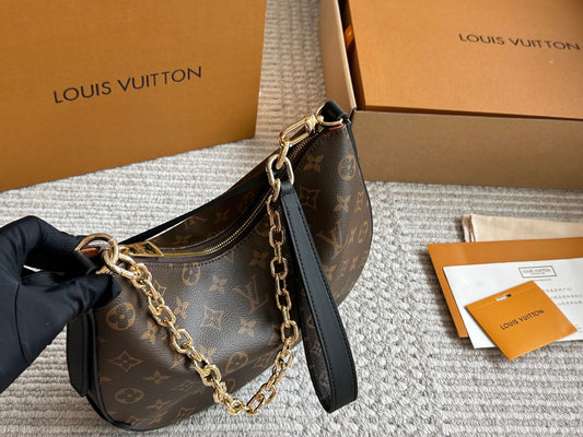 Handbag with chain